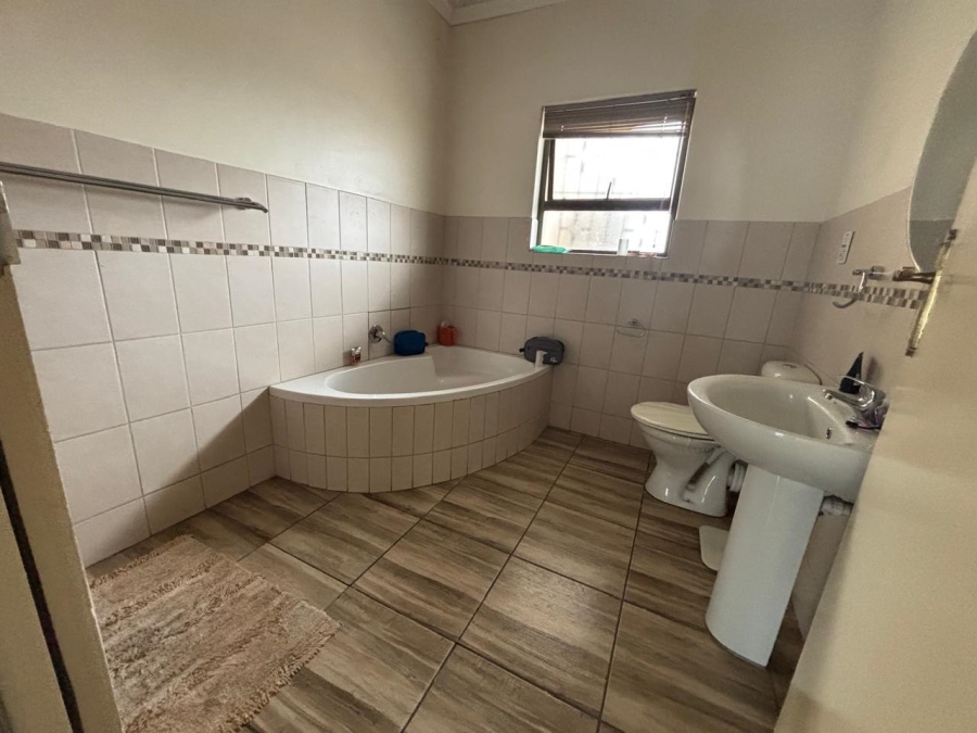 To Let 4 Bedroom Property for Rent in Voelvlei Western Cape